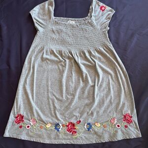Women’s Guess Gray Peplum Top with Floral Embroidery-Size M